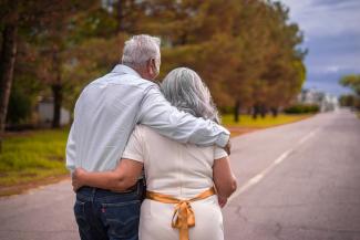 couple kissing on the road during daytime by Hector Reyes courtesy of Unsplash.